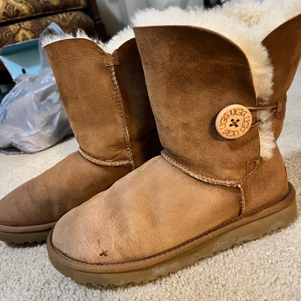 Ugg Bailey Button Boot. Size 8. Only Worn A Few T… - image 6